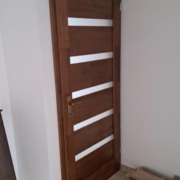 Egyedi szábú kültéri és beltéri ajtók